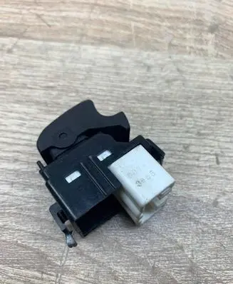 Toyota Corolla E120 E130 Electric window control switch 6073E66