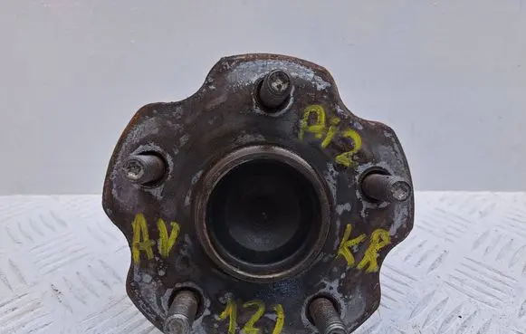 Toyota Avensis T270 Rear wheel hub 4245005080 0182ADT270MR 4245012110