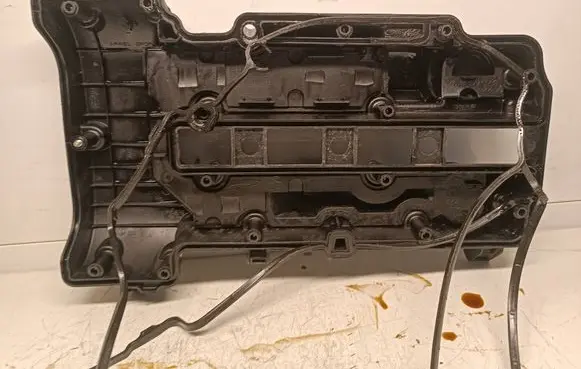Opel Astra J Rocker cam cover 55561426