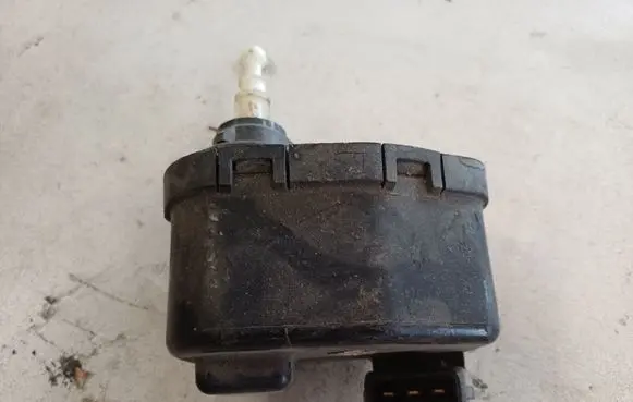 Volkswagen Golf III Headlight level adjustment motor 1H0941295 165941295