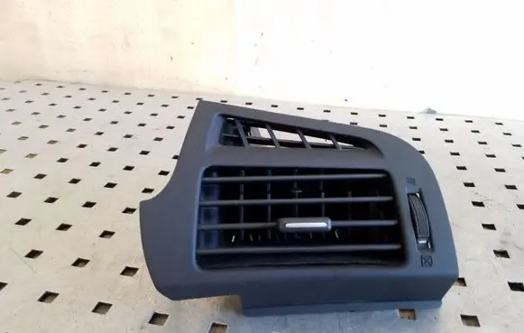 Toyota Verso Dashboard side air vent grill/cover trim 556600F030