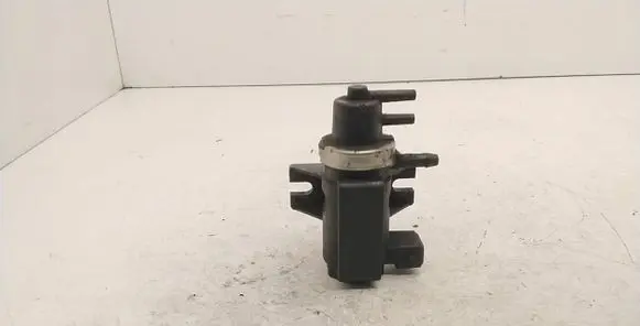 BMW 5 E39 Turbo solenoid valve 72190323 2246175 96T015