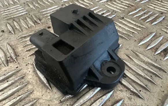 BMW 5 F10 F11 Glow plug pre-heat relay 7810856