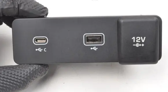 Jaguar I-Pace USB socket connector L8B219E110CC