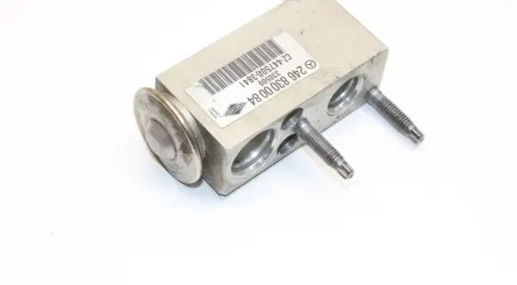 Mercedes-Benz A W176 Air conditioning (A/C) expansion valve 2468300084 A2468300084