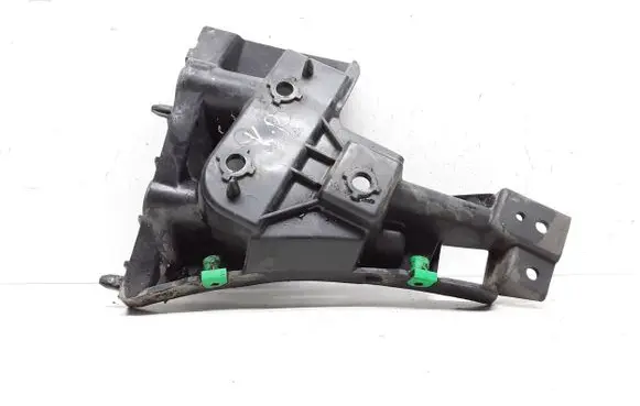 Front bumper mounting bracket