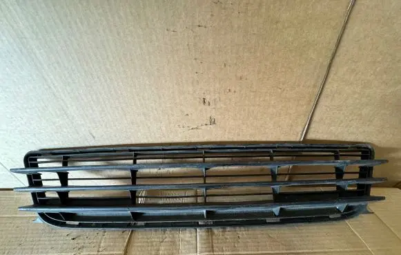 Toyota Corolla E120 E130 Front bumper lower grill 5311202060