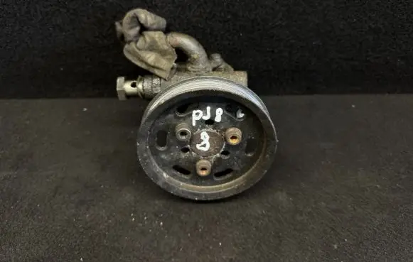 Volkswagen PASSAT B5.5 Power steering pump 8D0145177