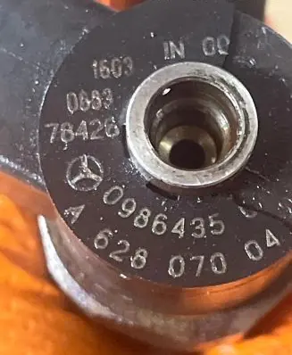 Mercedes-Benz S W220 Fuel injector 0986435044
