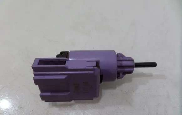 Volkswagen Touran I Brake pedal sensor switch 24760