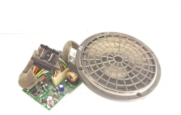 Audi A3 S3 8P Subwoofer speaker 8637611175