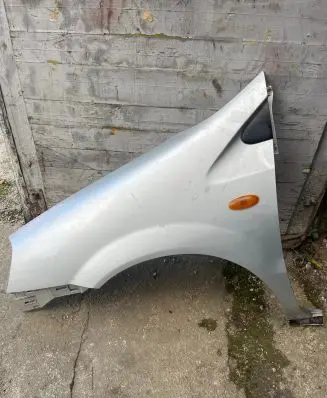 Nissan Almera Tino Fender