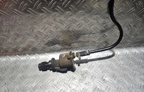Volkswagen PASSAT B3 Vacuum pump 068145207