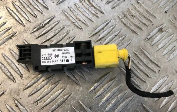 Audi A6 S6 C5 4B Airbag deployment crash/impact sensor 4B0959643C 090303 0231A0Q7S7EC
