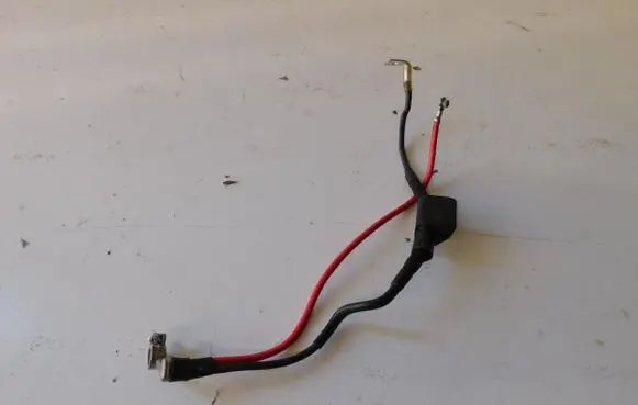 Volkswagen Tiguan Positive cable (battery)