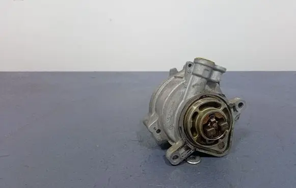 Renault Megane I Vacuum pump 146508066R