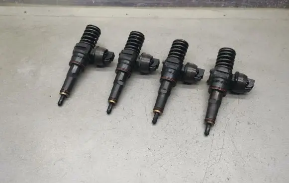 Volkswagen Golf IV Fuel injectors set 038130073AQ 0414720213