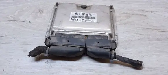 Volkswagen PASSAT B5.5 Engine control unit/module 038906019AT 1039S00725 0281010974