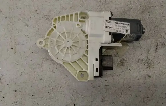 Audi Q7 4L Rear door window regulator motor 4L0959802B