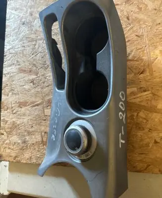 Cup holder front