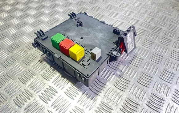 Opel Signum Fuse module 13205776 460023260