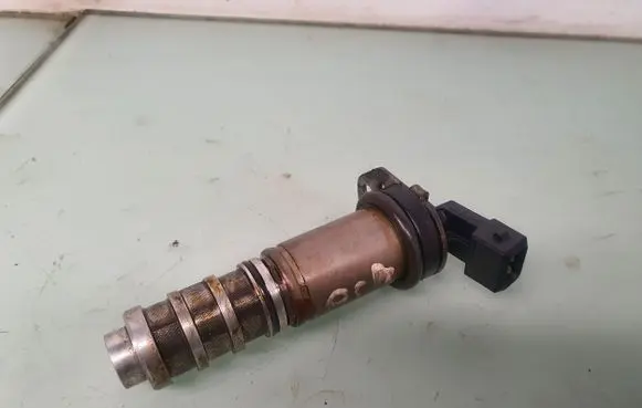 BMW 5 F10 F11 Camshaft vanos timing valve 8605123 11368605123