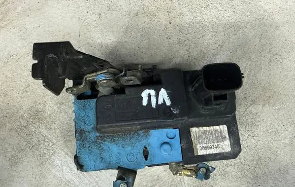 Volvo S80 Front door lock 30699746
