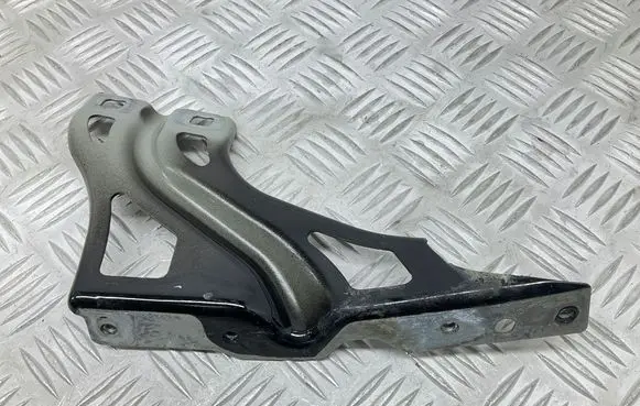 Audi Q3 8U Fender mounting bracket 8U0821135