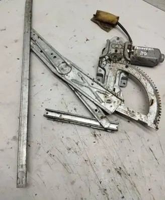 Opel Frontera A Front door window regulator with motor 