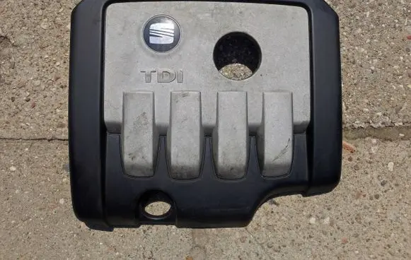 Volkswagen Touran I Engine cover (trim) 03G103925