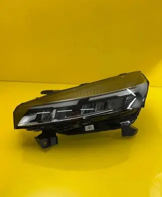 Renault Clio V Headlight/headlamp 260600149R