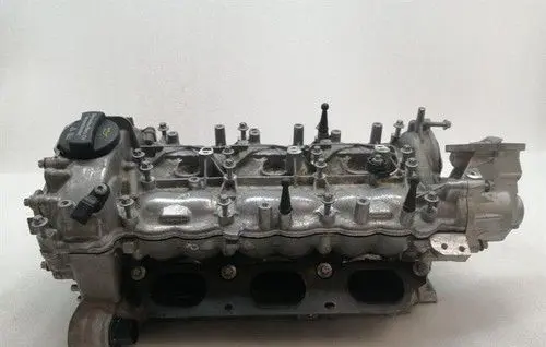 Mercedes-Benz C W205 Other cylinder head part A2760102513