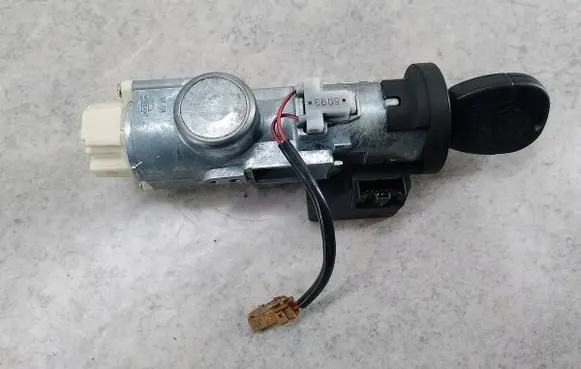 Nissan X-Trail T30 Ignition lock