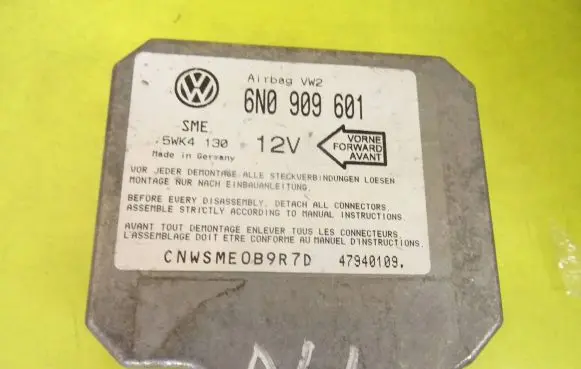 Volkswagen PASSAT B4 Airbag control unit/module 6N0909601