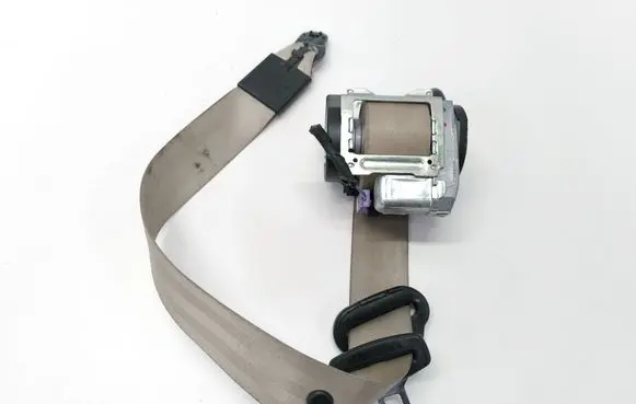 Rear seatbelt