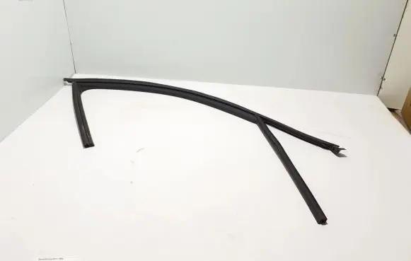 Skoda Kodiaq Front door rubber seal 565837432H