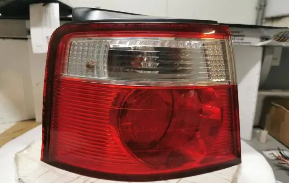 KIA Carens I Rear/tail lights