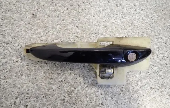 Hyundai Veloster Bumper support mounting bracket corner 