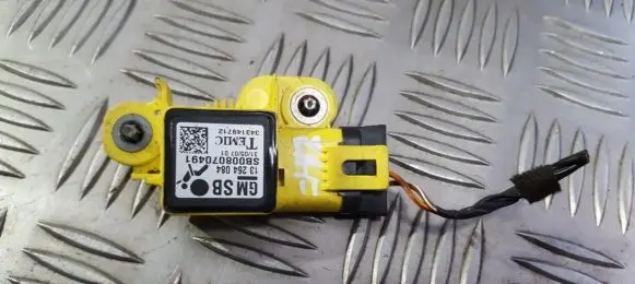 Opel Zafira B Airbag deployment crash/impact sensor 13264084 gm13264084