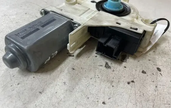 Audi A4 S4 B8 8K Front door window regulator motor 8K0959802 966934 05360100