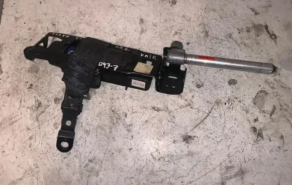 Volvo V50 Front seatbelt D437