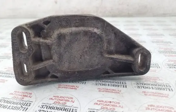 Audi A4 S4 B5 8D Engine mounting bracket 8D0199335
