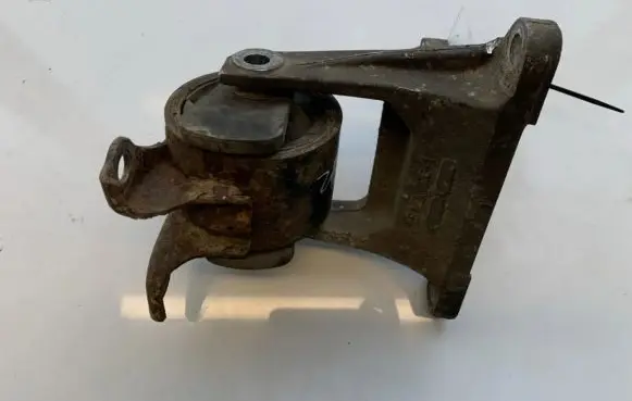 Honda Accord Engine mount bracket
