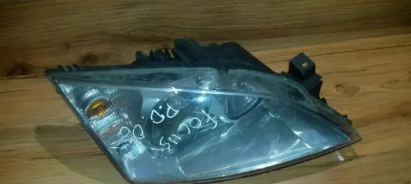 Ford Focus Headlight/headlamp 0301174272