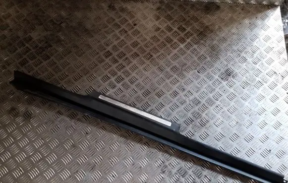 Mercedes-Benz R W251 Front sill trim cover A2516800135
