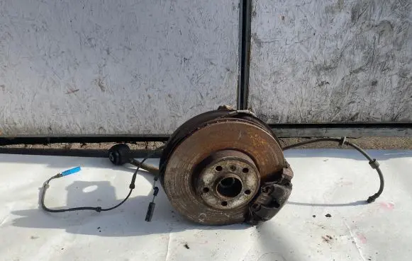 BMW X3 E83 Front wheel hub spindle knuckle 3450559