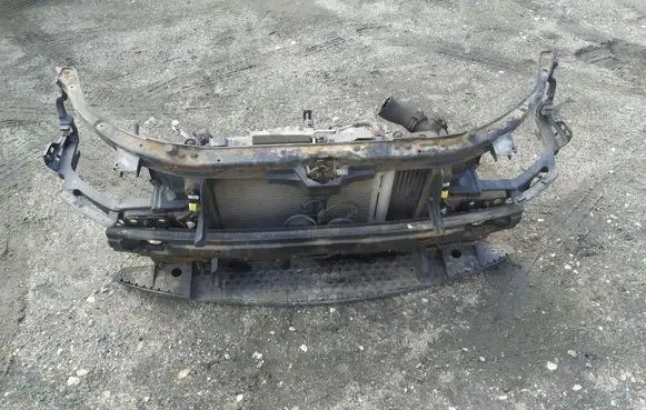 Hyundai i30 Radiator support slam panel