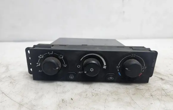 Mitsubishi Pajero Climate control unit MR500646
