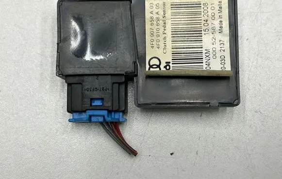 Audi A6 S6 C6 4F Clutch pedal sensor 4F0907658A 4F0910658A 000525870001