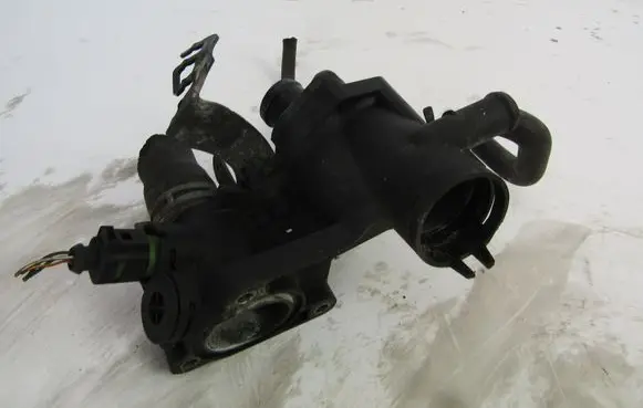 Skoda Fabia Mk1 (6Y) Thermostat housing 032121111